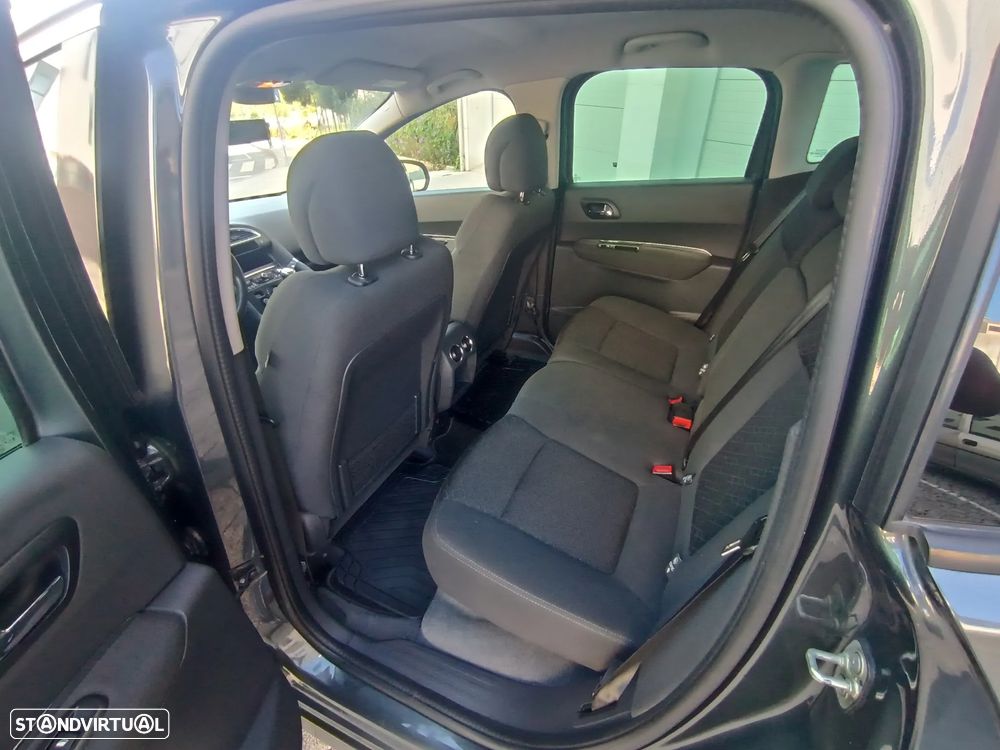 Peugeot 3008 1.6 BlueHDi Style EAT6 - 26