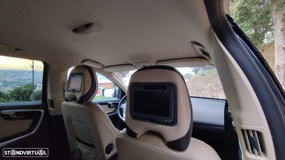 Volvo XC 60 2.0 D3 Drive R-Design 85 Anos Start/Stop - 10