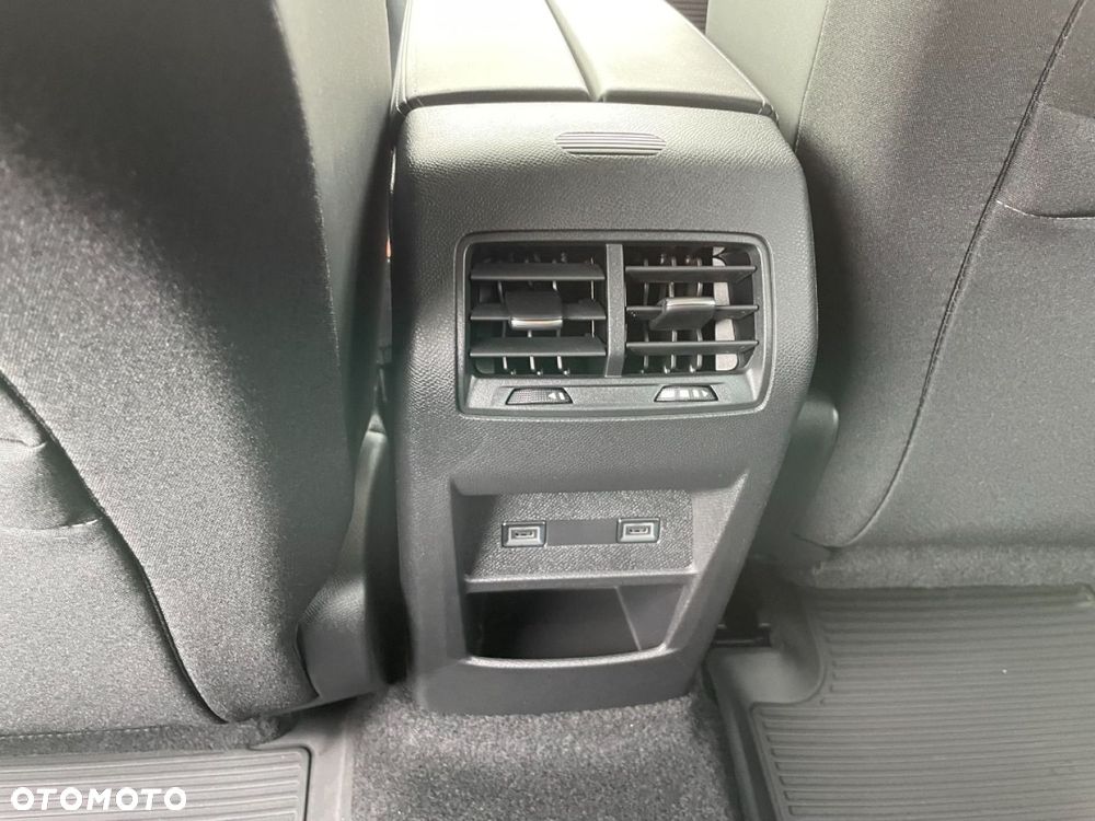 Peugeot 408 - 15