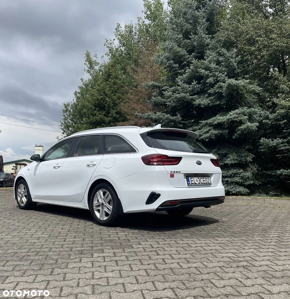 Kia Ceed 1.5 T-GDI M - 10