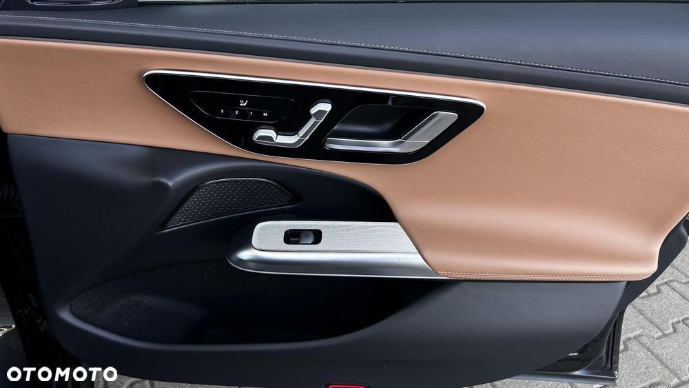 Mercedes-Benz Klasa E 220 d mHEV 4-Matic AMG 9G-Tronic - 23