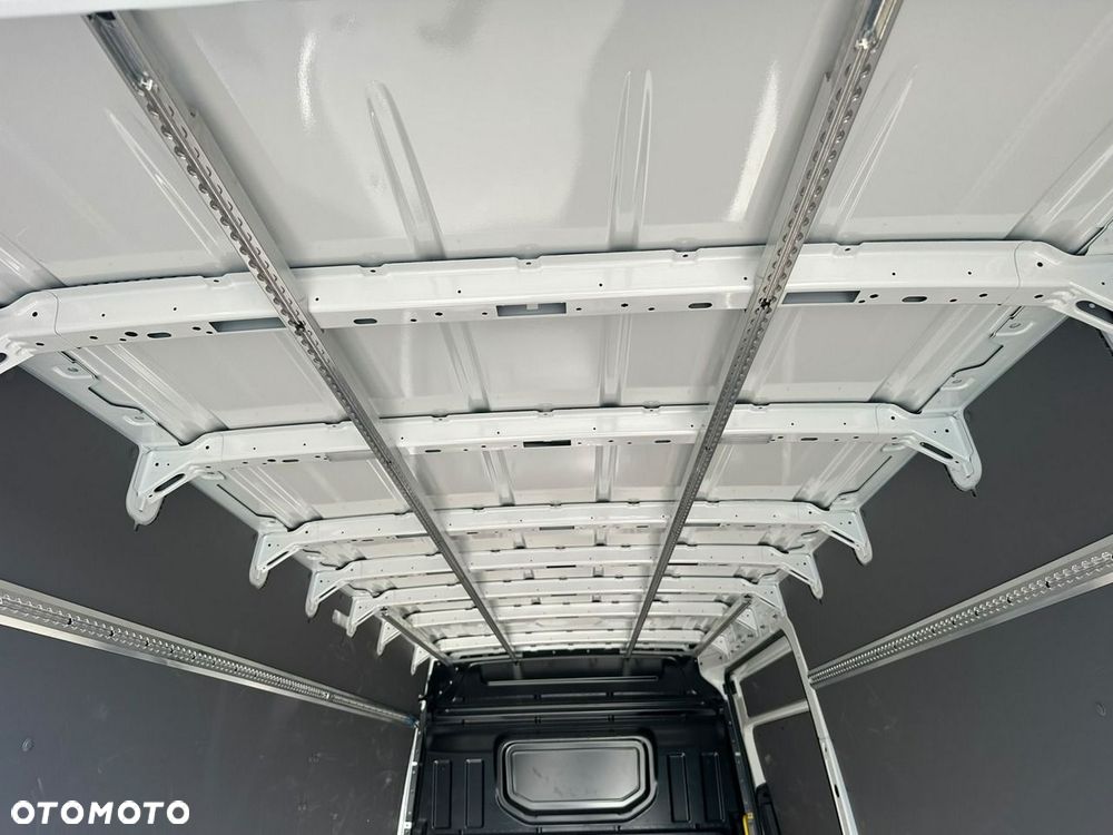 Volkswagen Crafter - 11
