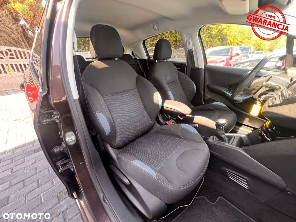 Peugeot 208 - 32