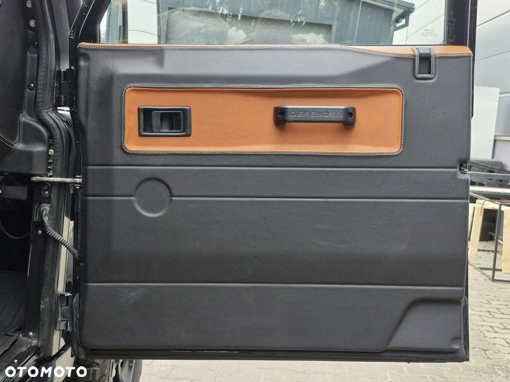 Land Rover Defender 2.2 TD4 E - 26