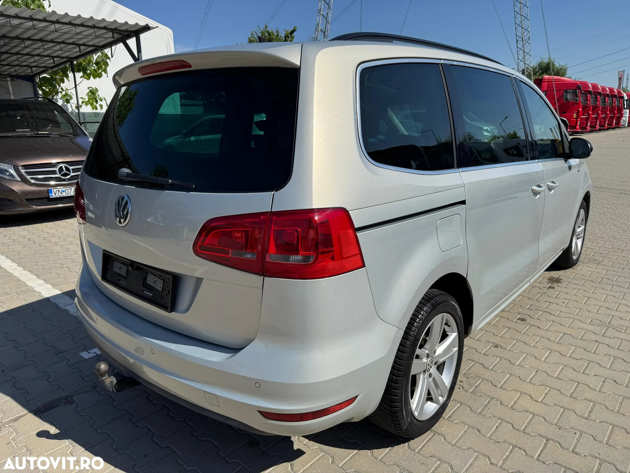 Volkswagen Sharan 2.0 TDI DSG BlueMotion Technology Highline - 8