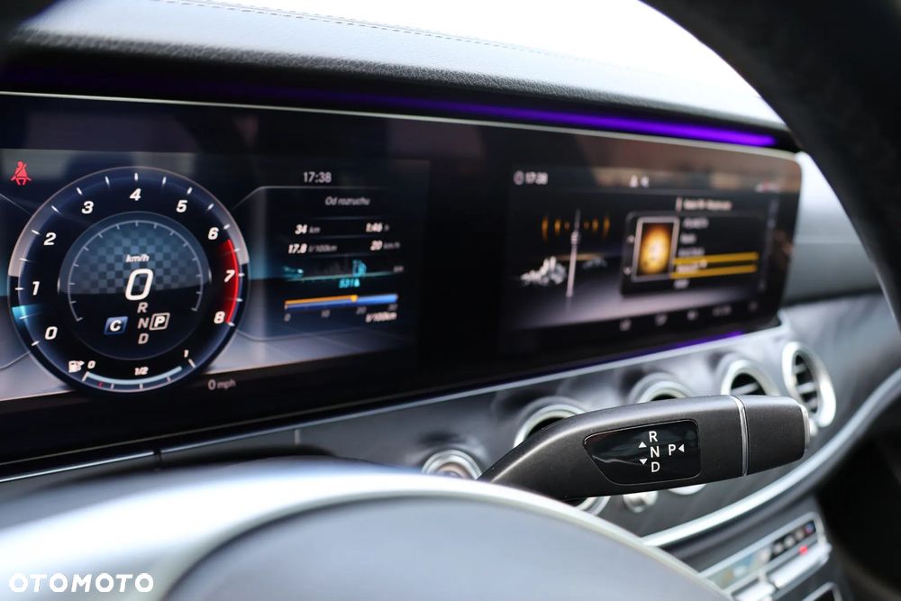 Mercedes-Benz Klasa E 43 AMG 4Matic 9G-TRONIC - 27