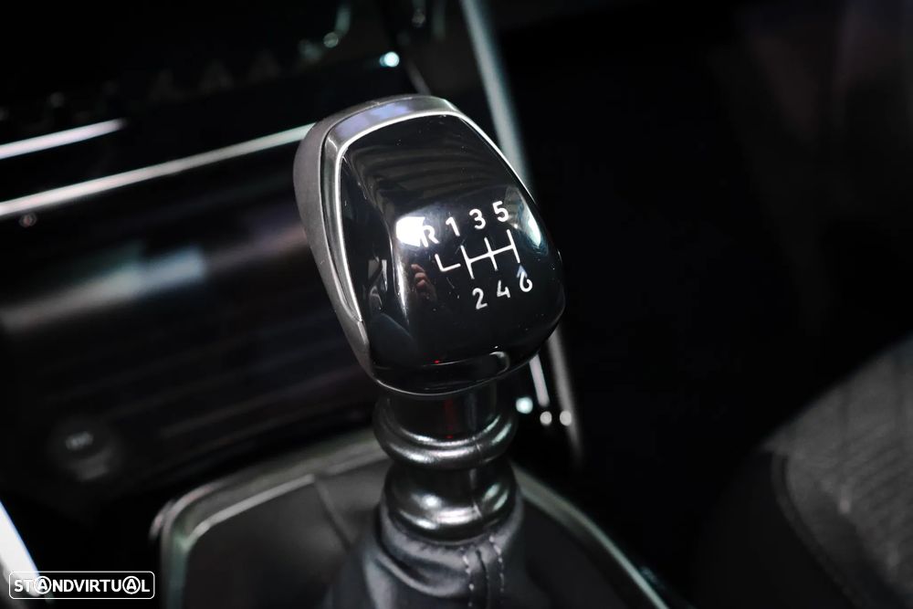 Peugeot 2008 1.2 PureTech Allure Pack - 19