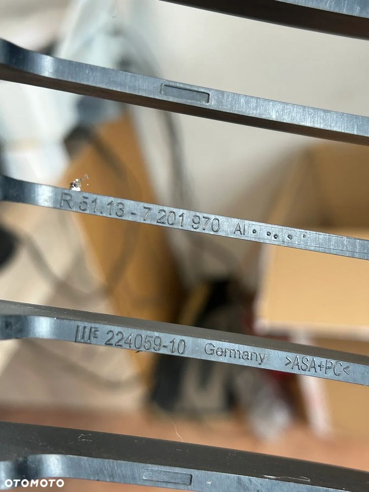 ATRAPA GRILL NERKA BMW E90 E91 PRAWA 7201970 - 3