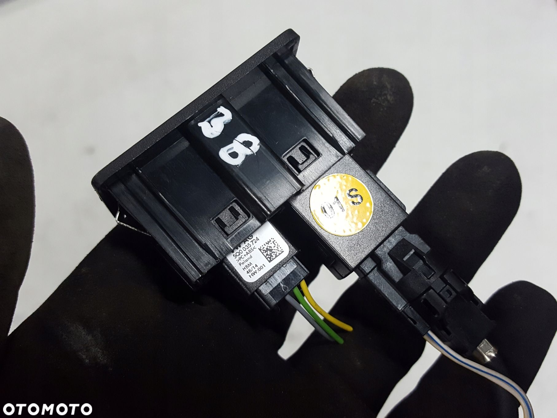 VW PASSAT B8 14r- GNIAZDO ŁĄCZE USB AUX - 2