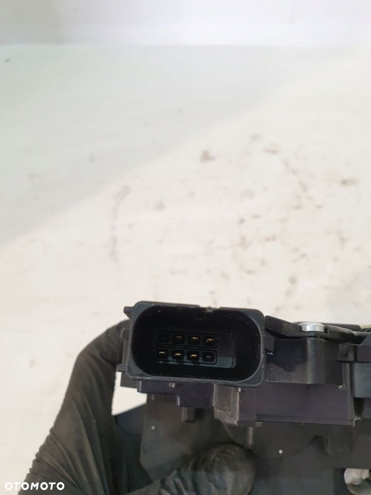 zamek drzwi prawy przód 13431840 opel corsa e 18r 1.2b - 6