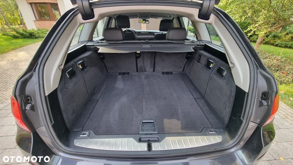 BMW Seria 5 525d - 34