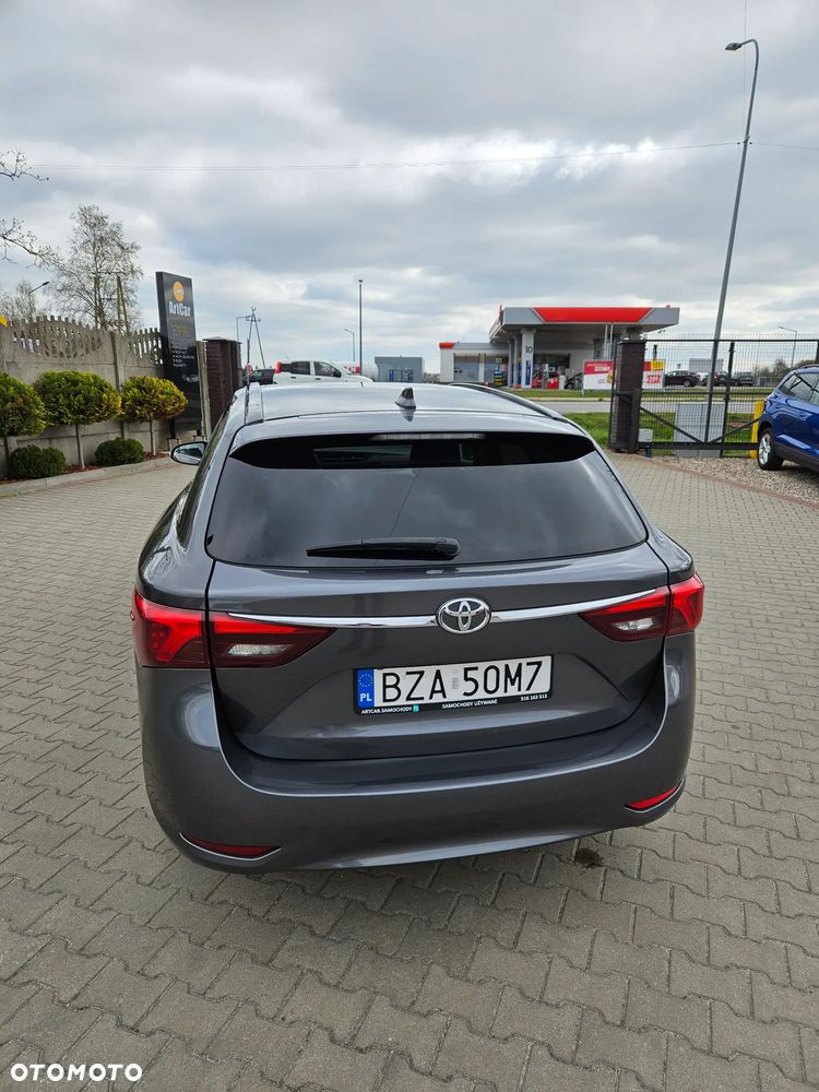 Toyota Avensis 1.8 Premium MS - 11