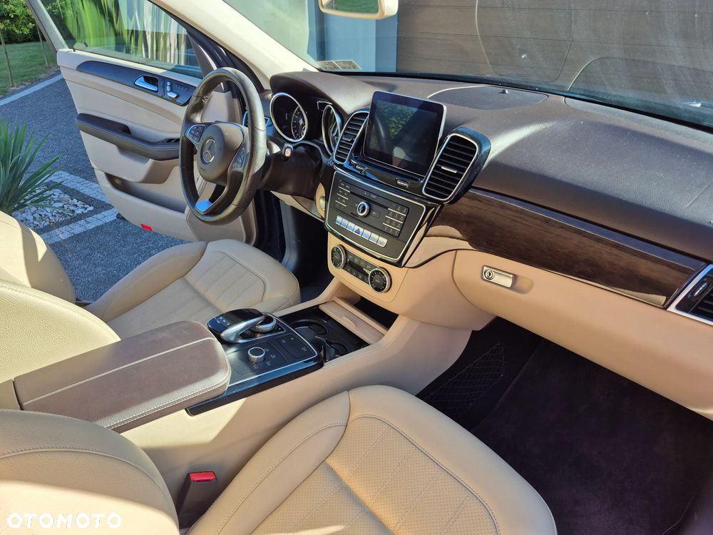 Mercedes-Benz GLE - 32