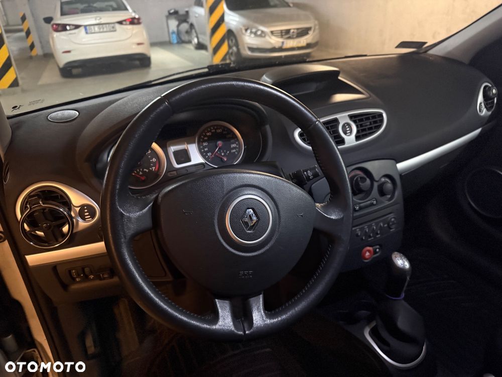 Renault Clio 1.6 16V Expression - 10