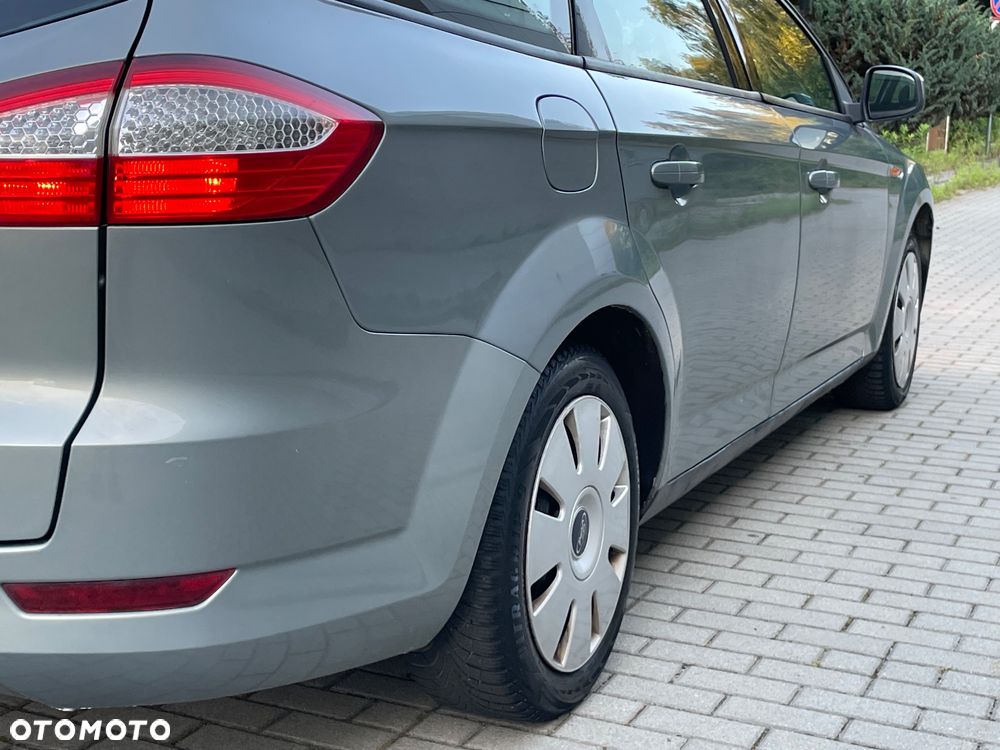 Ford Mondeo 2.0 FF Ghia - 23