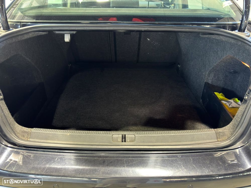 VW Passat 2.0 TDI 4M Confortline - 25