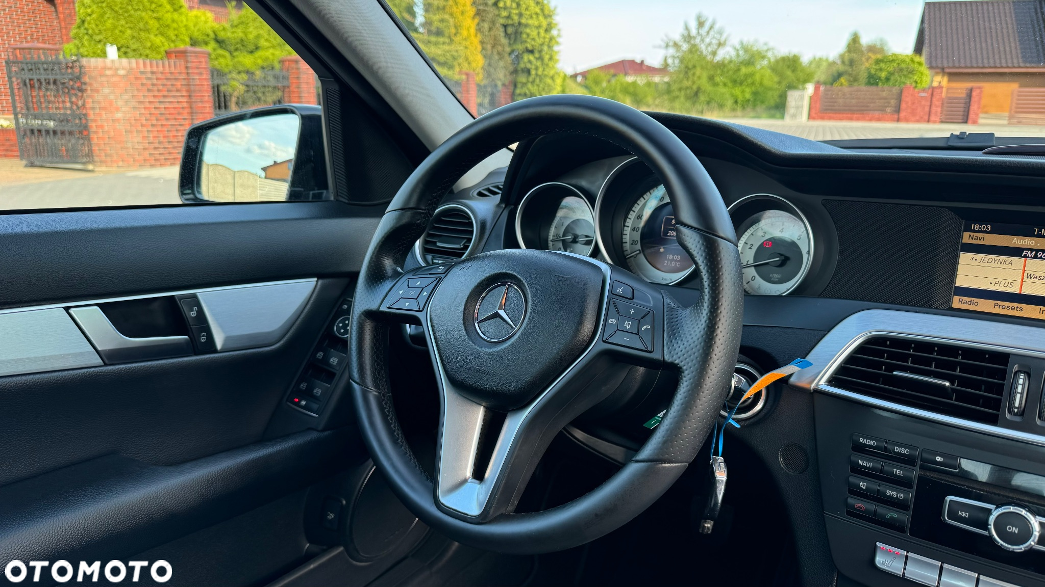 Mercedes-Benz Klasa C 180 CGI BlueEff Avantgarde - 27