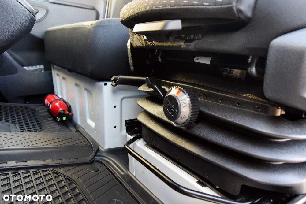 Mercedes-Benz Sprinter 319 - 17