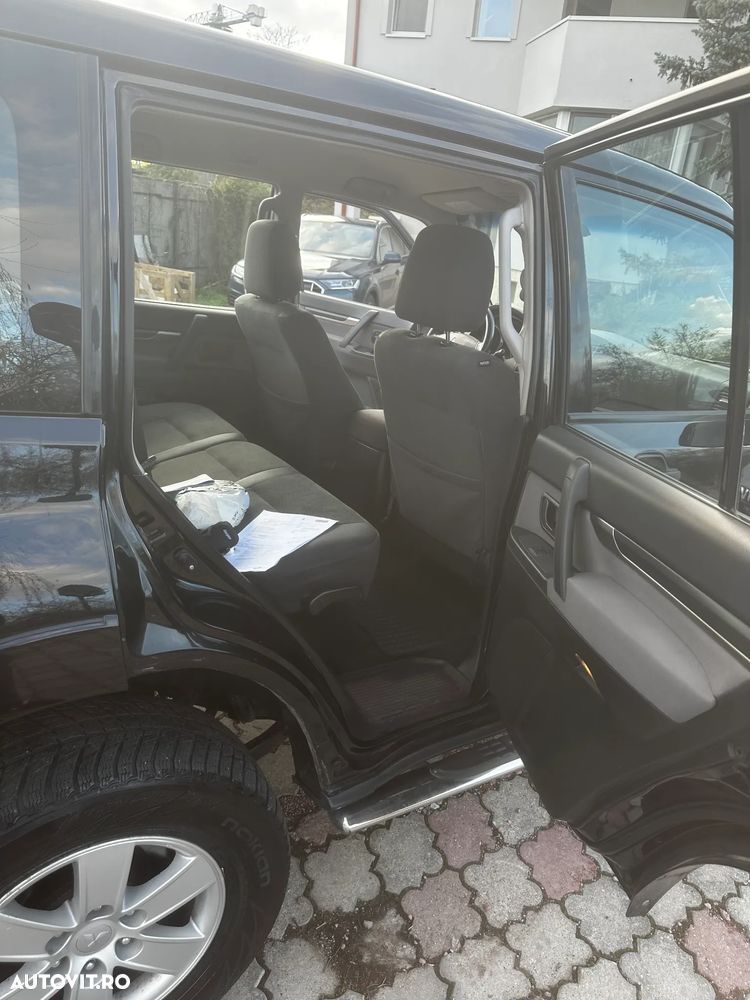 Mitsubishi Pajero LWB 3.2 DI-D Instyle M/T - 17