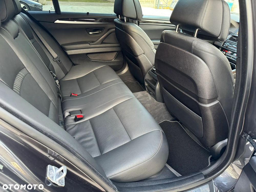 BMW Seria 5 550i - 8