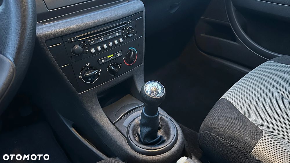 Citroën C4 1.4 16V Style - 34