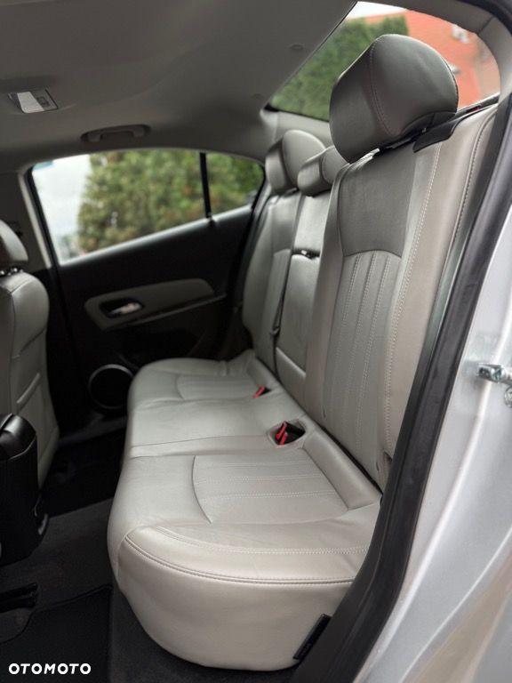 Chevrolet Cruze 1.8 LTZ+ - 29