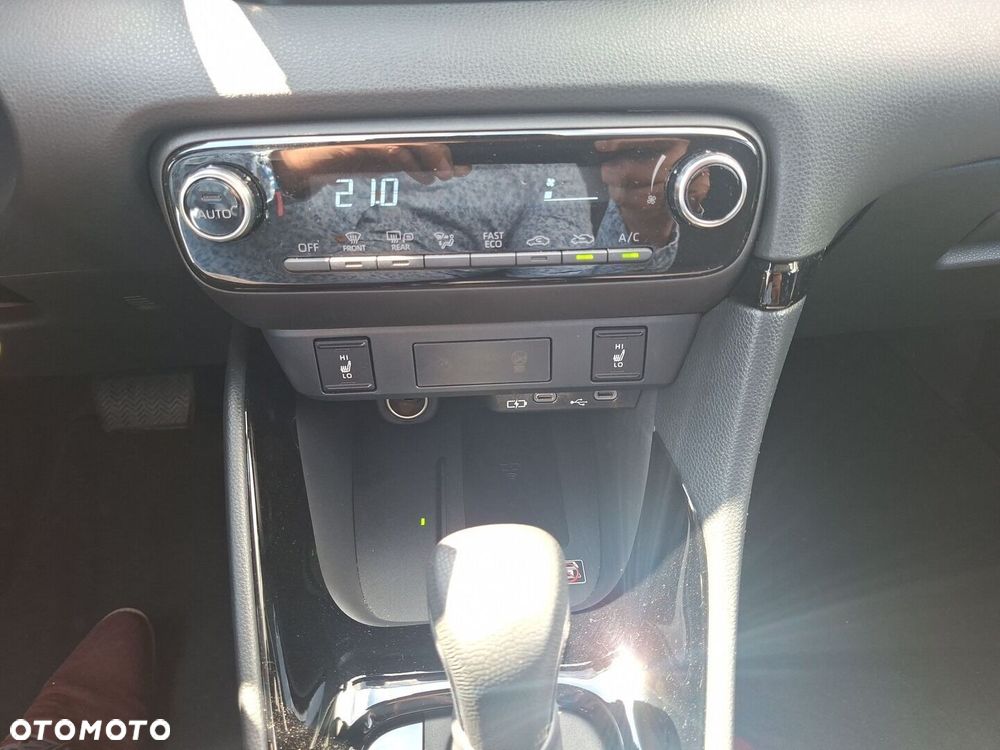 Toyota Yaris Hybrid 1.5 Style - 17