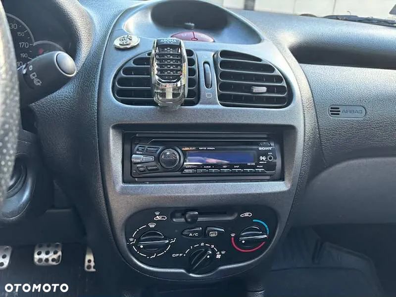 Peugeot 206 - 18