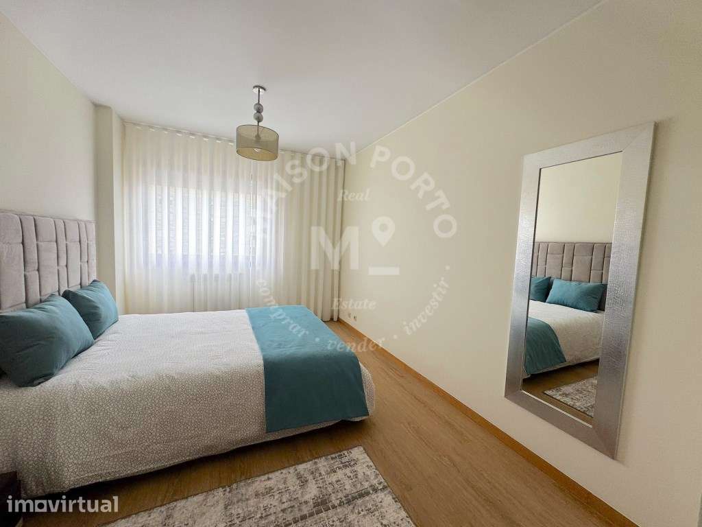 Apartamento T3 com Arrumos, Estacionamento, Totalmente Mobilado e E... - Grande imagem: 3/45