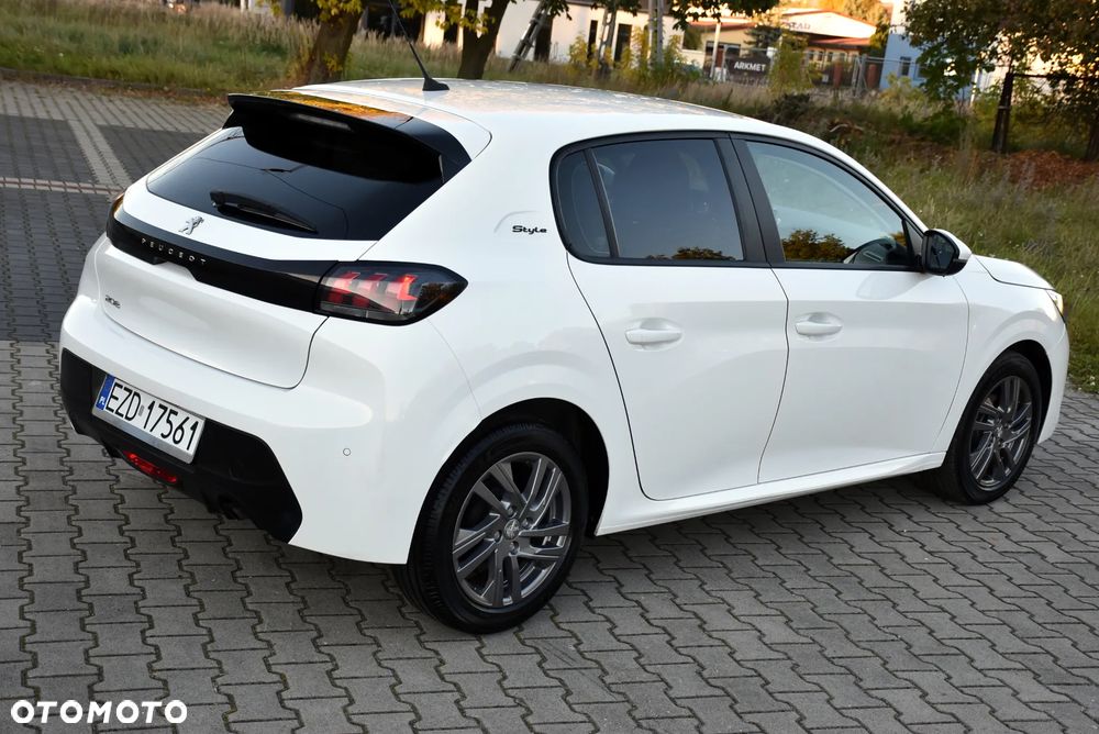 Peugeot 208 - 17