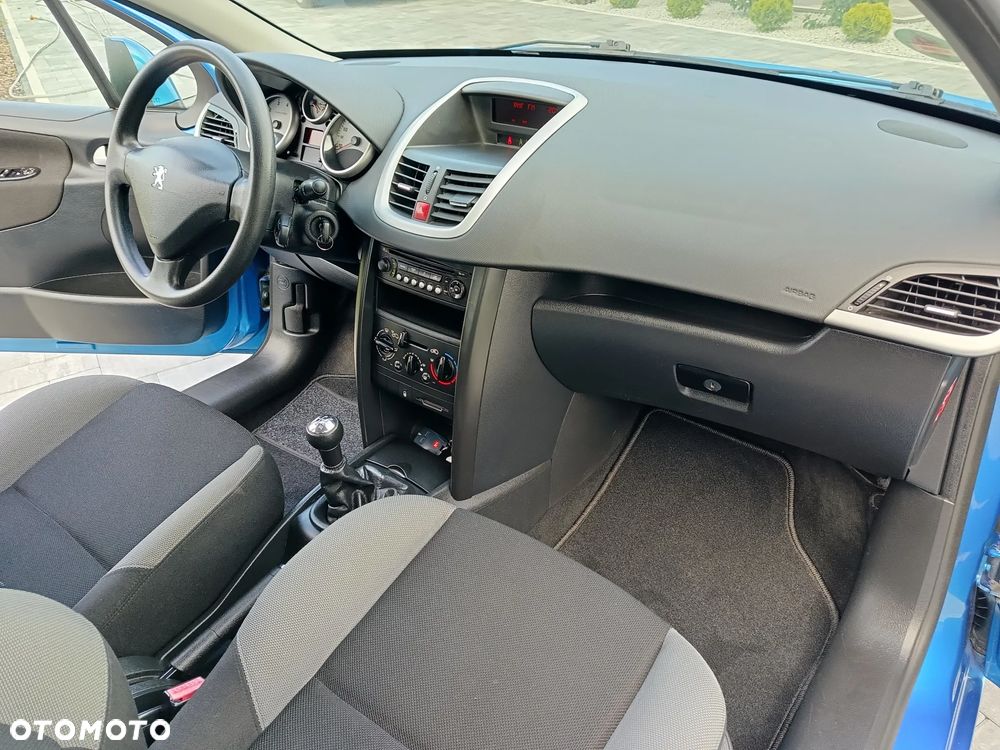 Peugeot 207 - 12