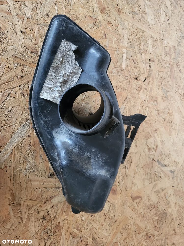 Rezonator powietrza Peugeot 3008 1.6 THP - 1