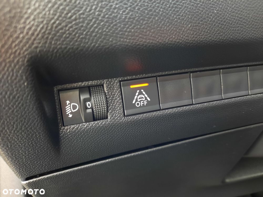Peugeot 2008 1.2 Pure Tech GPF Allure S&S EAT6 - 22