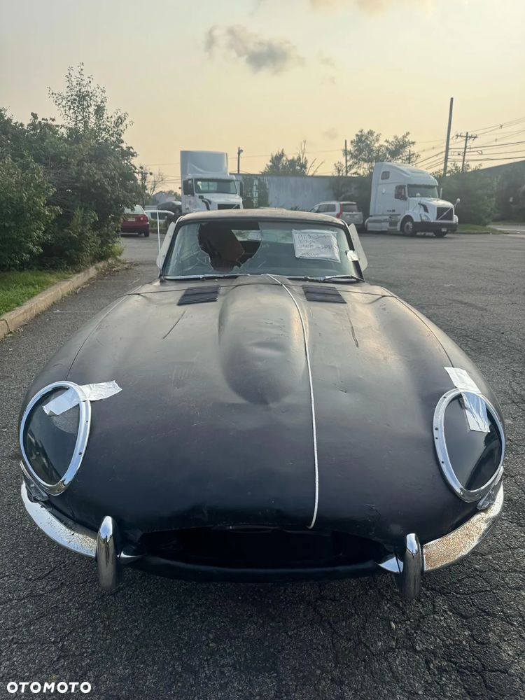 Jaguar E-Type - 2