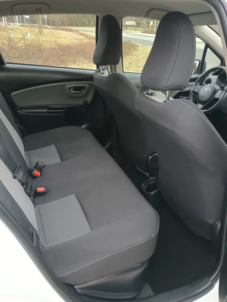 Toyota Yaris Hybrid 100 Sol - 12