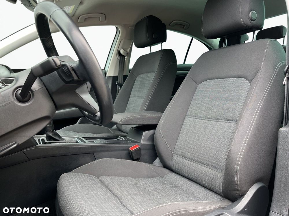 Volkswagen Passat - 13