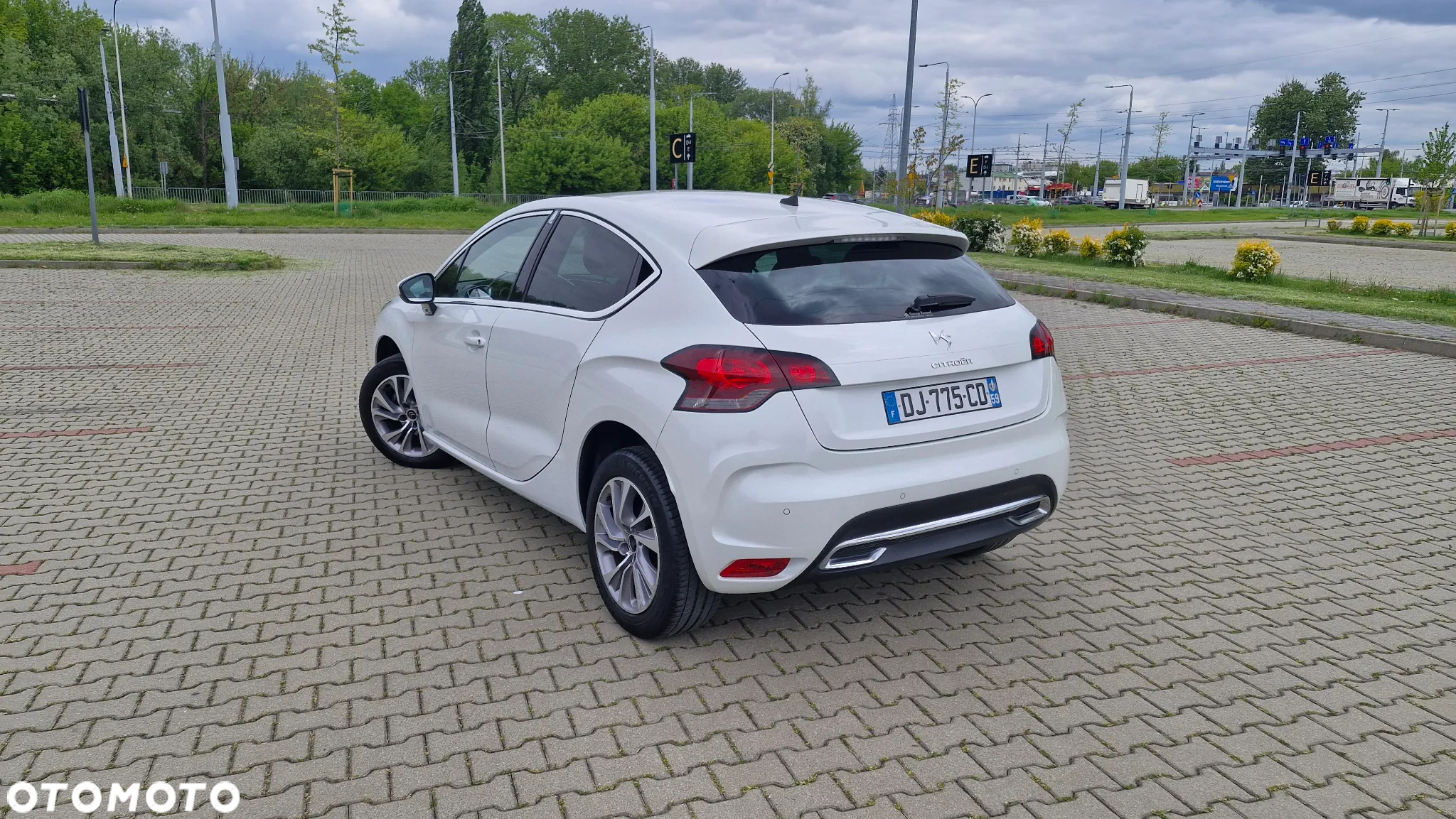 Citroën DS4 e-HDi 115 SoChic - 9