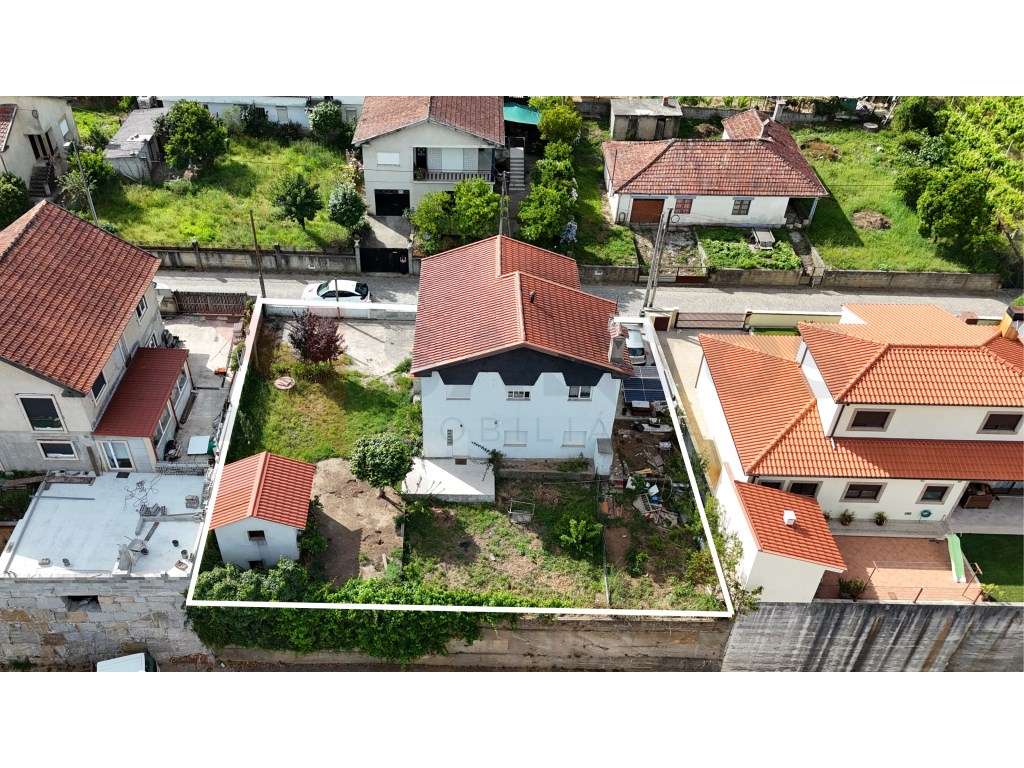 Moradia Bi-Familiar T3+T3 com Jardim e Logradouros - Grande imagem: 2/14