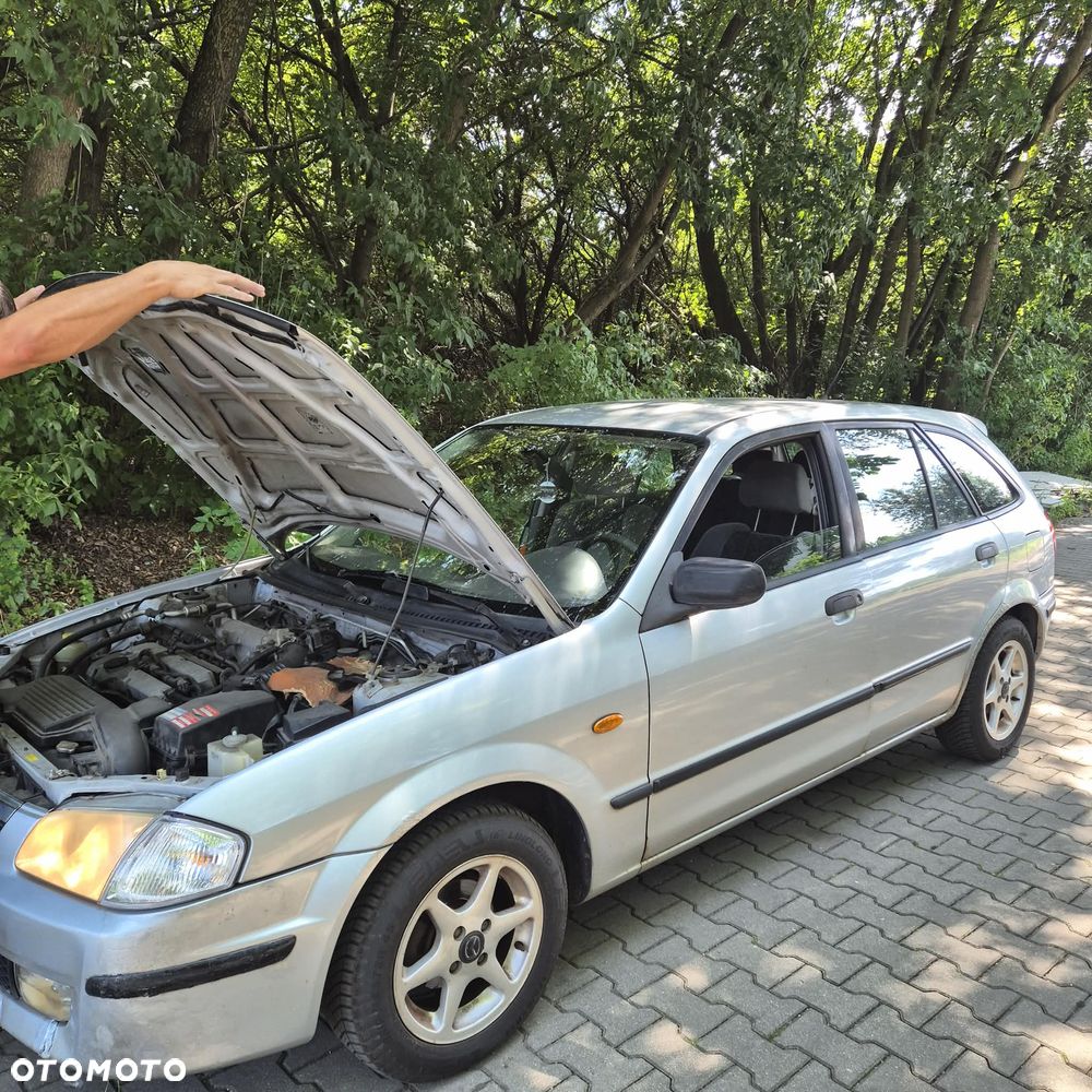 Mazda 323F - 5