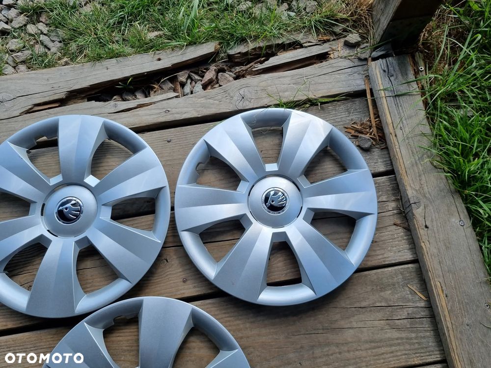 SKODA FABIA KOLPAKI 15'' 5X100 srebrny Bdb stan CENA ZA 1szt,MAM 3SZT - 3