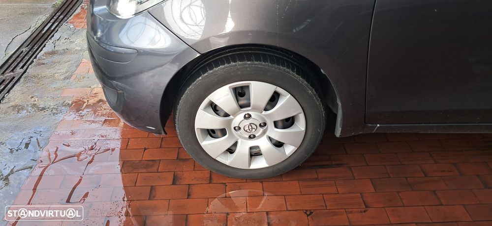 Toyota Yaris 1.0 VVT-i - 2