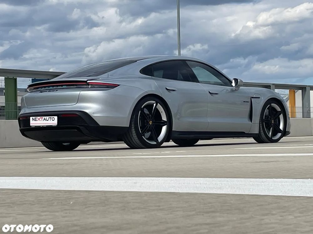 Porsche Taycan - 12
