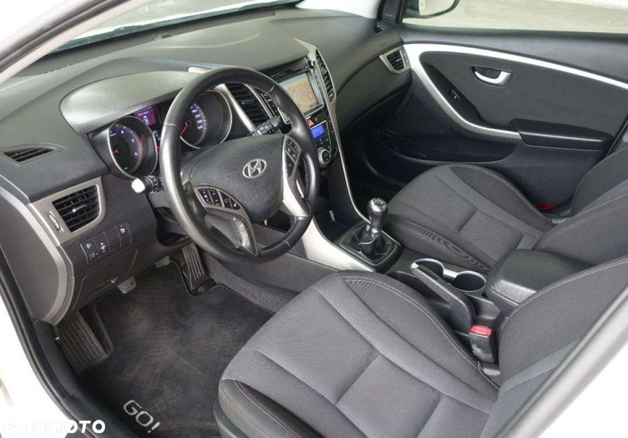 Hyundai i30 1.6 D GO - 12