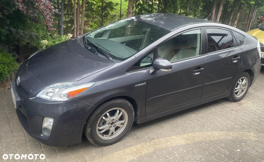 Toyota Prius (Hybrid) - 1