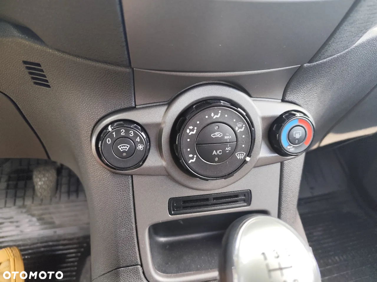 Ford Fiesta 1.5 TDCi Ambiente - 13