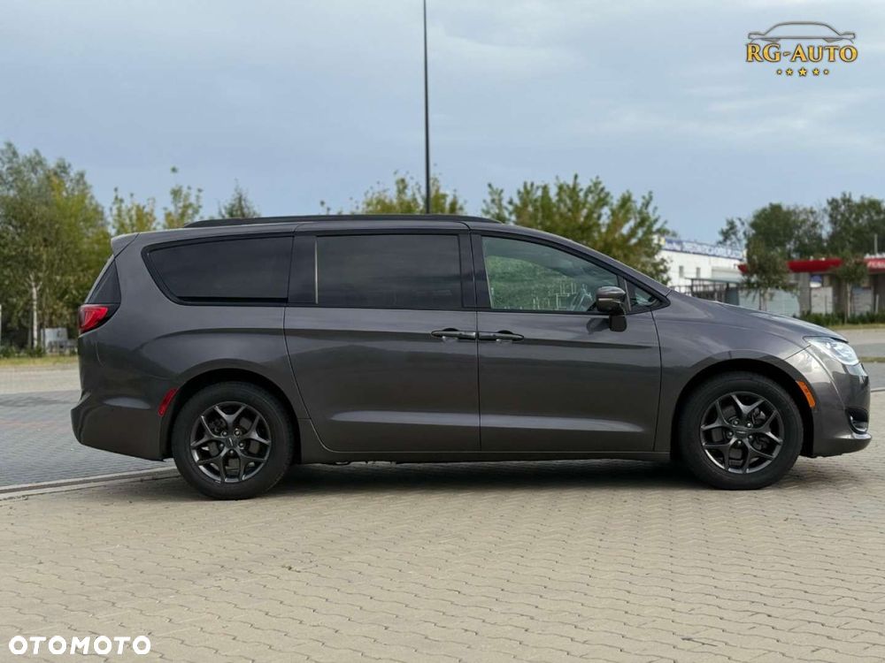 Chrysler Pacifica - 6