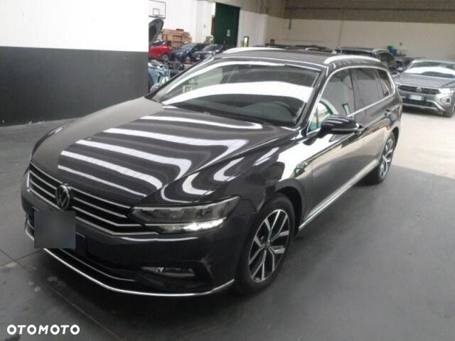 Volkswagen Passat - 1