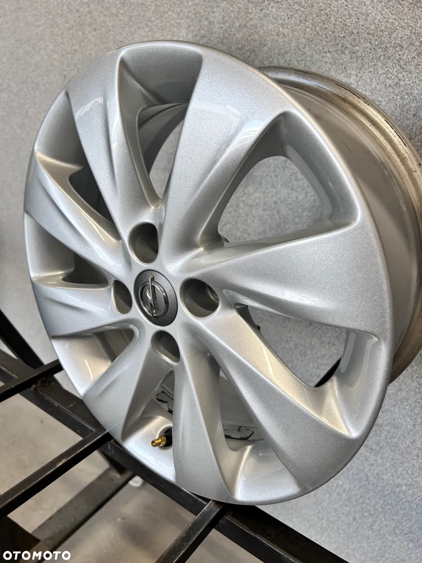 4 FELGI ALU. OPEL CORSA D,E,ADAM 15'' 6J ET39  TPMS - 10