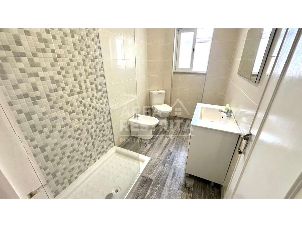 Apartamento T2 Renovado | Torre da Marinha, Seixal - Grande imagem: 2/41