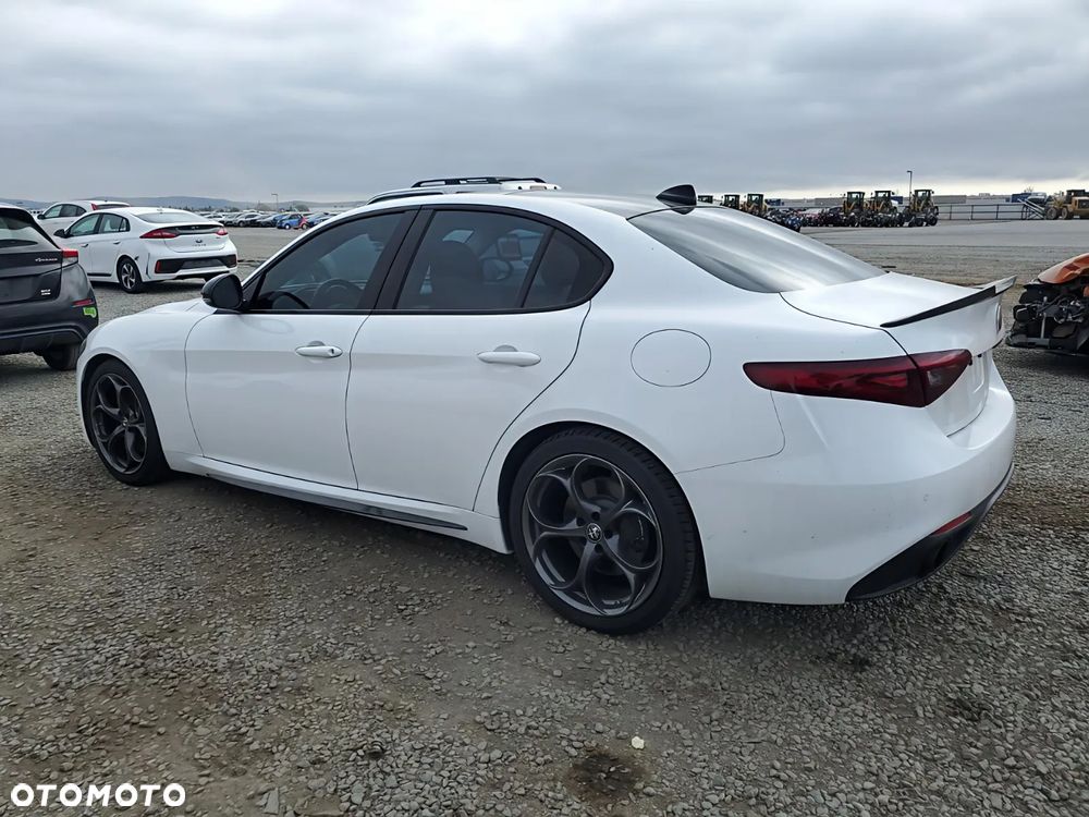 Alfa Romeo Giulia - 4